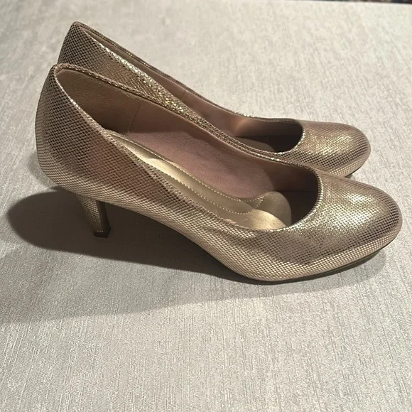 Comfort Plus Predictions Gold Shiny Heels - Picture 4 of 6